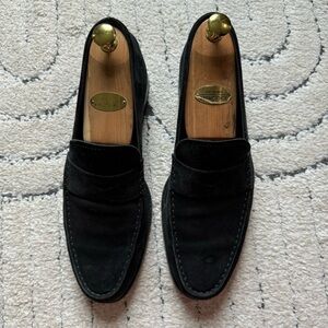 Tod’s black suede driving shoe